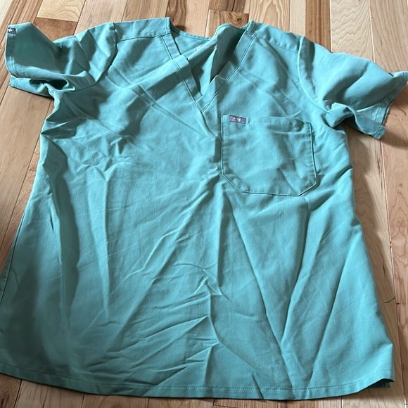 Figs Tops - Figs one pocket scrub top PO 1770